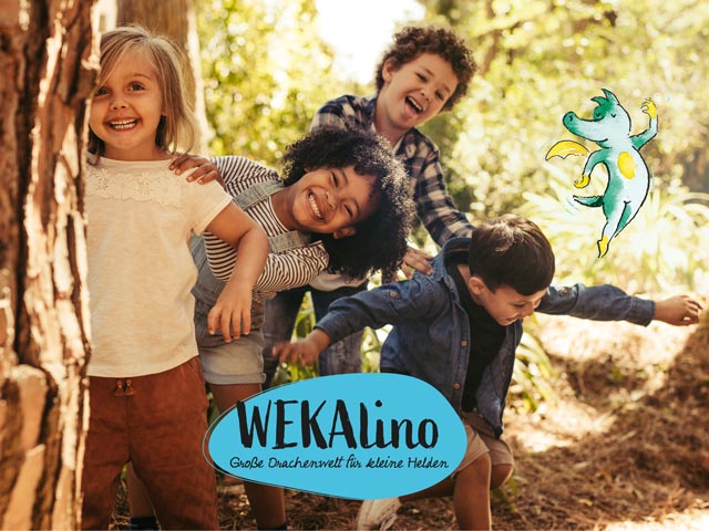 Zwei Mädchen und zwei Jungen spielen zwischen Bäumen. Eine Illustration des Zeichentrick-Drachens Tabaluga und das Logo des WEKAlino-Magazins sind in das Bild integriert.