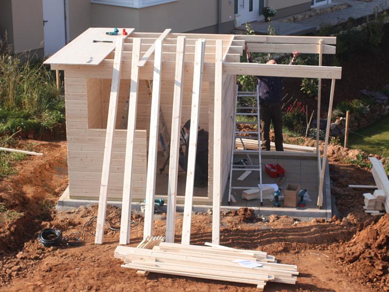 Aufbau eines Gartenhauses aus Holz von WEKA