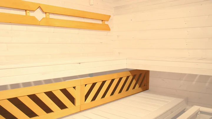 Massivholz-Elementsauna Kemi Eck, 188x140, Eckeinstieg, Glastür